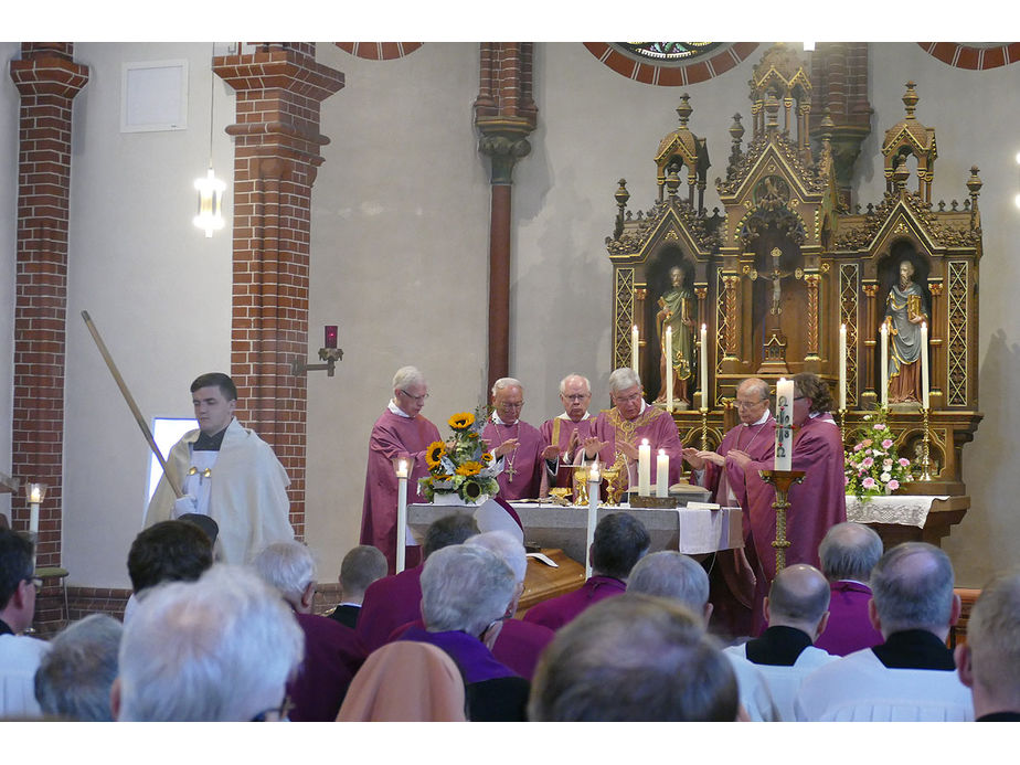 Pontifikalrequiem und Beisetzung von Weihbischof em. Johannes Kapp (Foto: Karl-Franz Thiede)